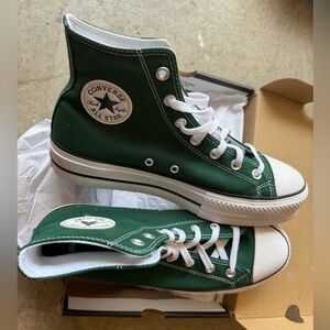 Converse Chuck Taylor/ Size 8 Mens / New in box / Midnight Clover Green